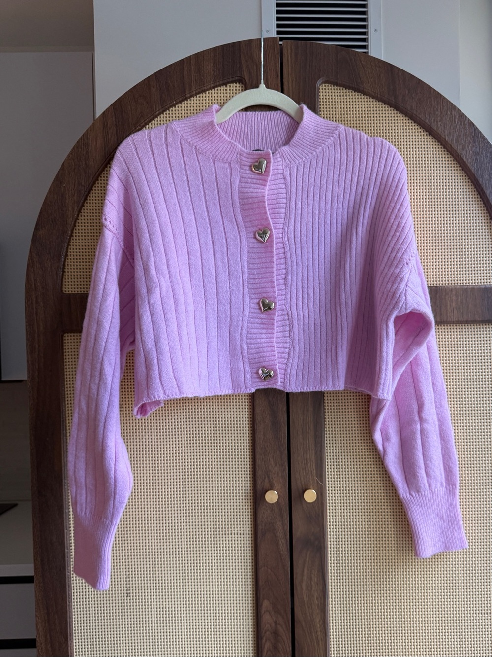 Forever 21 pink Ribbed Cropped Cardigan with Heart Buttons - size XS!